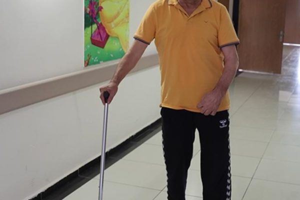 Sedyeyle Gelen Felçli Hasta, Yoğun Tedavi Sonrası Yürüyerek Taburcu Oldu